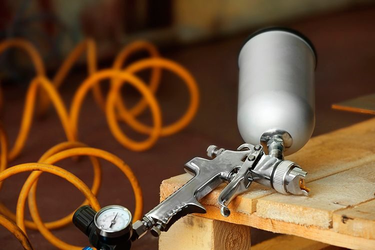 pistola-barnizado-muebles-sevilla